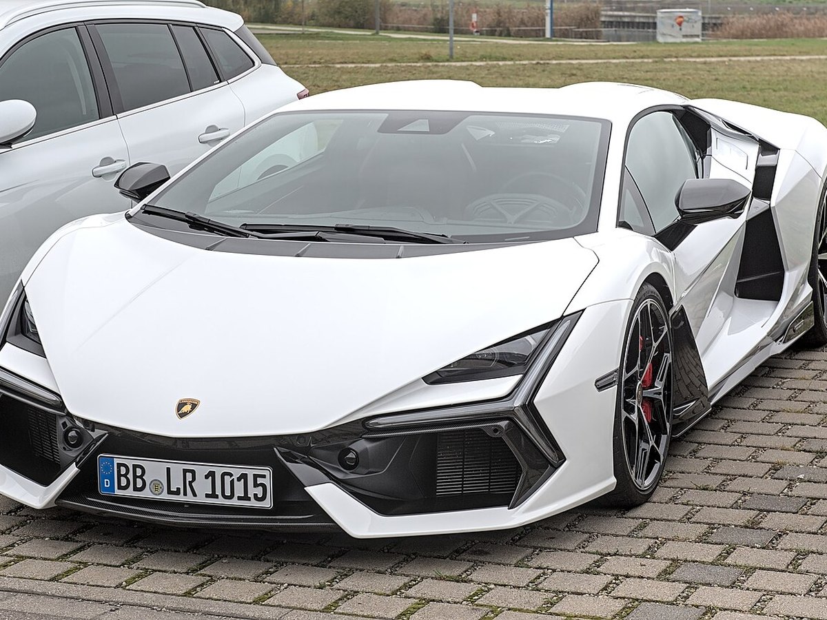 Lamborghini Revuelto